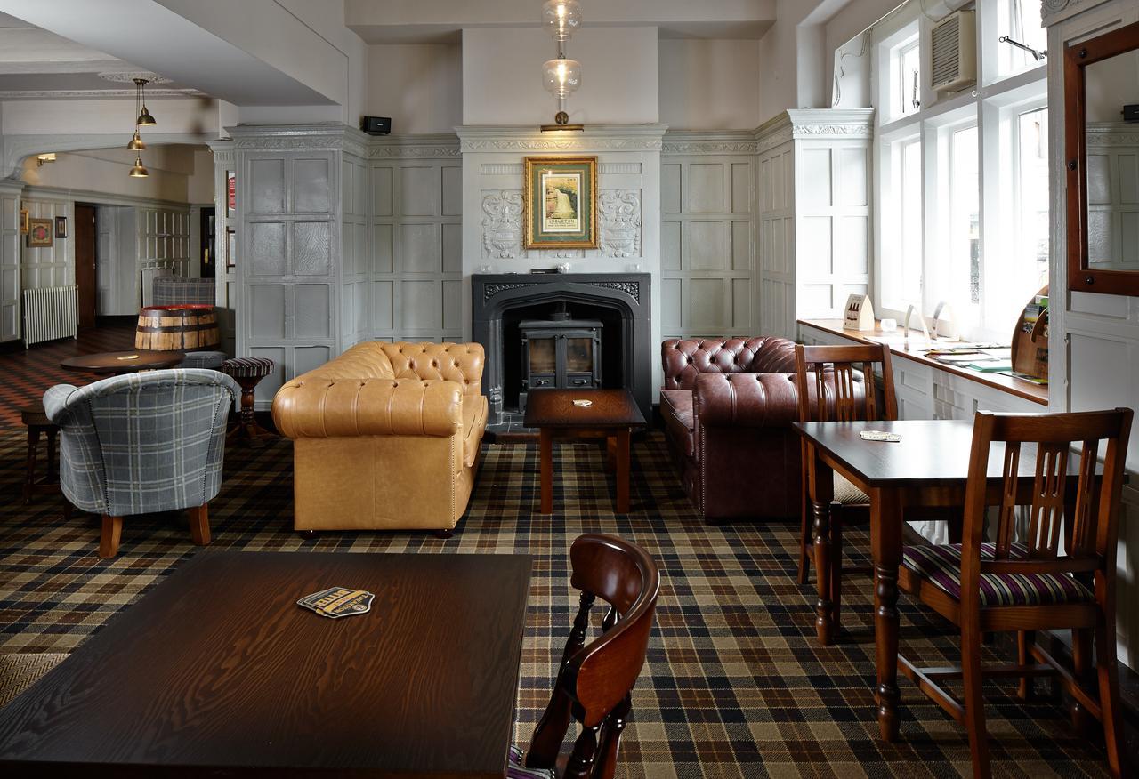 The Royal Oak Hotel Settle Exterior photo